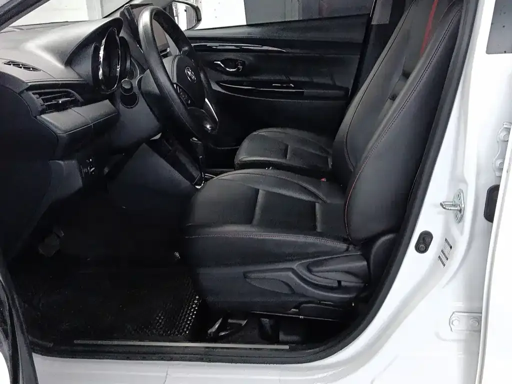 Toyota Yaris L — фото 8