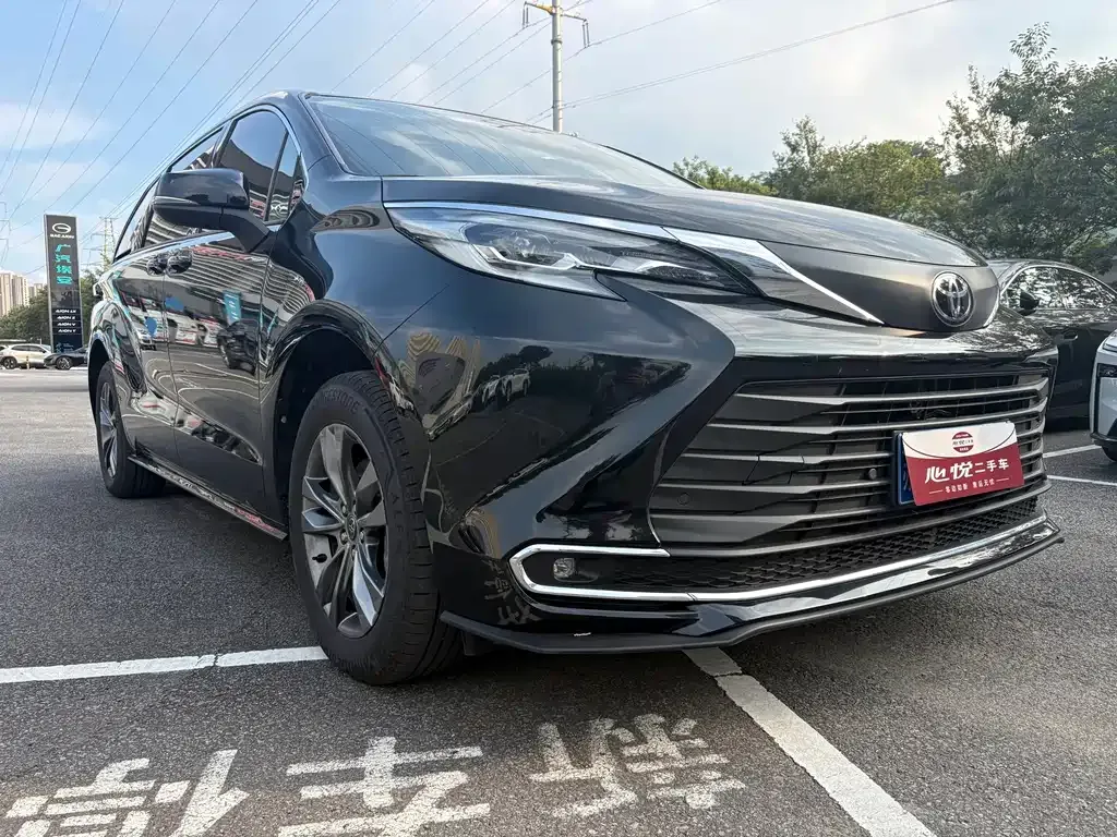 Toyota Sienna — фото 10
