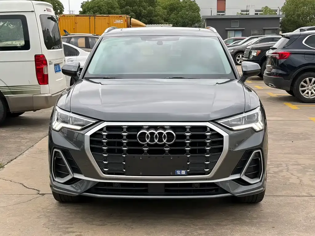 Audi Q3 — фото 1