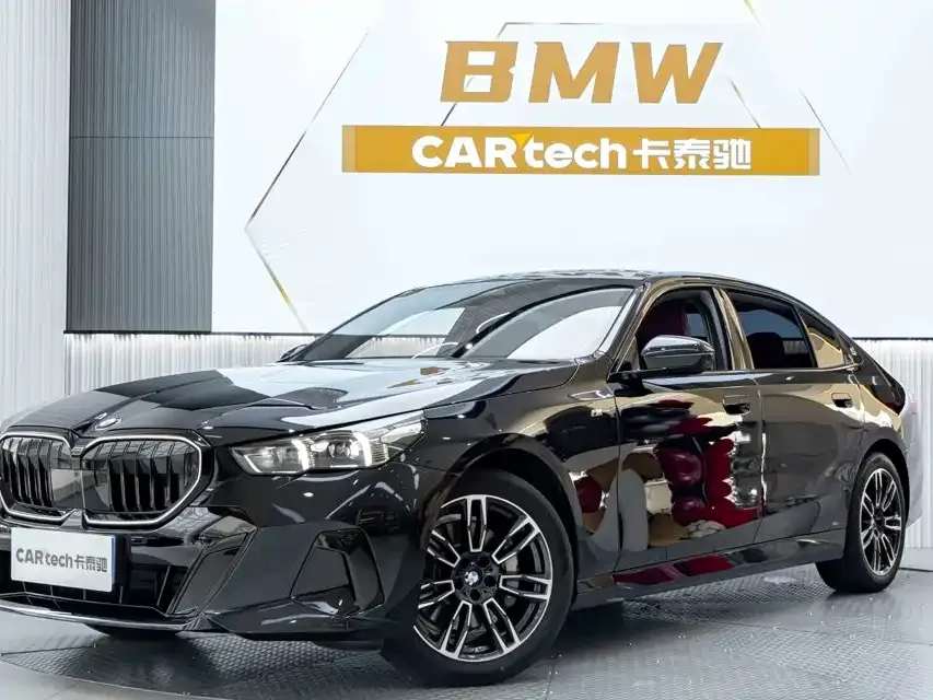 BMW 5 Series — фото 1