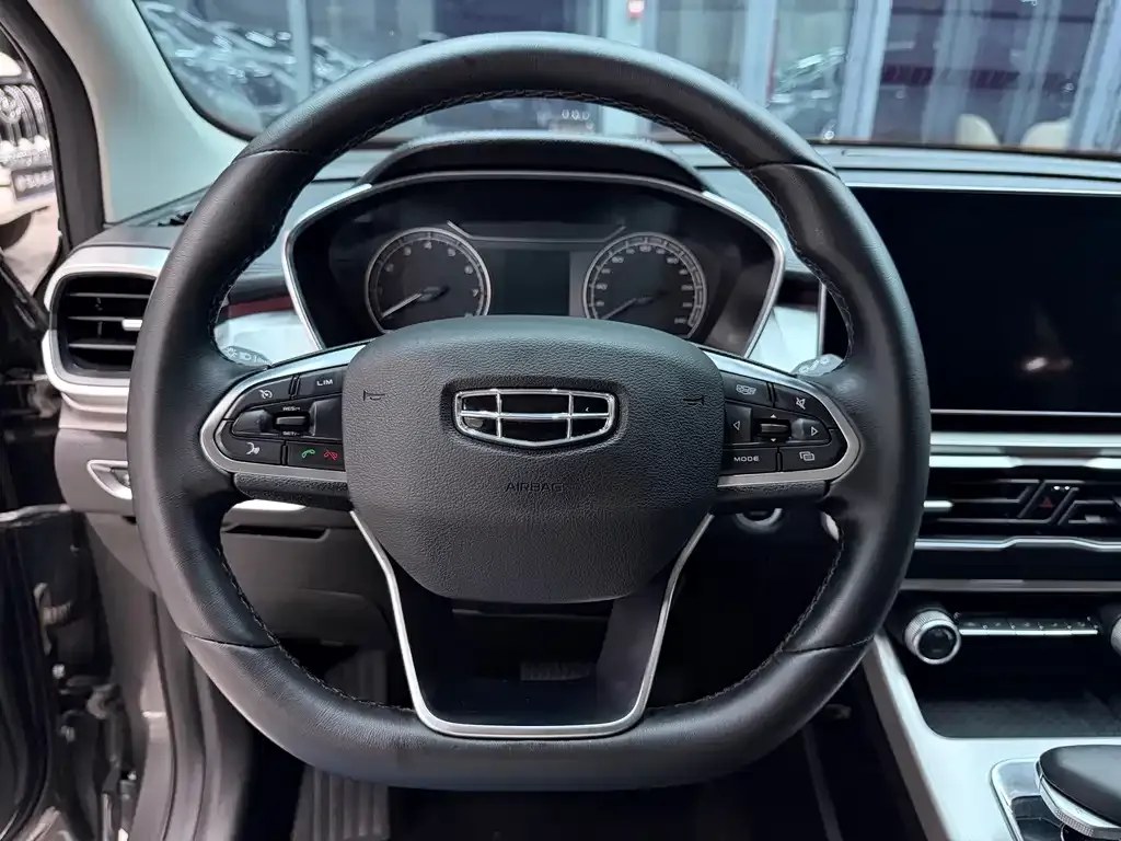 Geely Binyue — фото 10