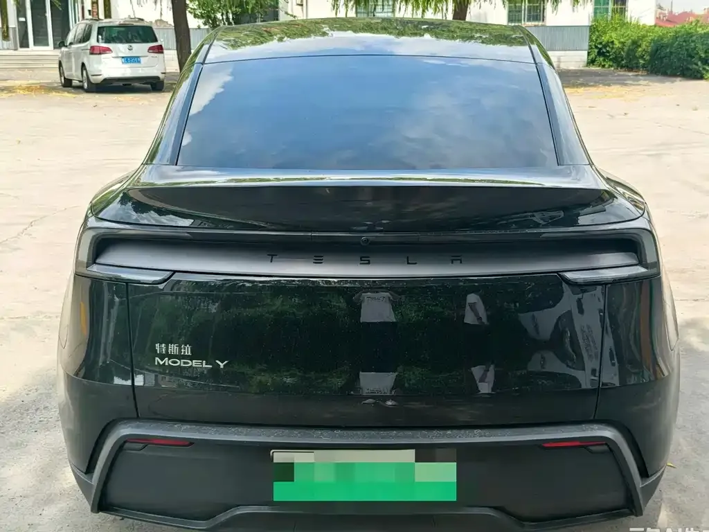Tesla Model Y — фото 7