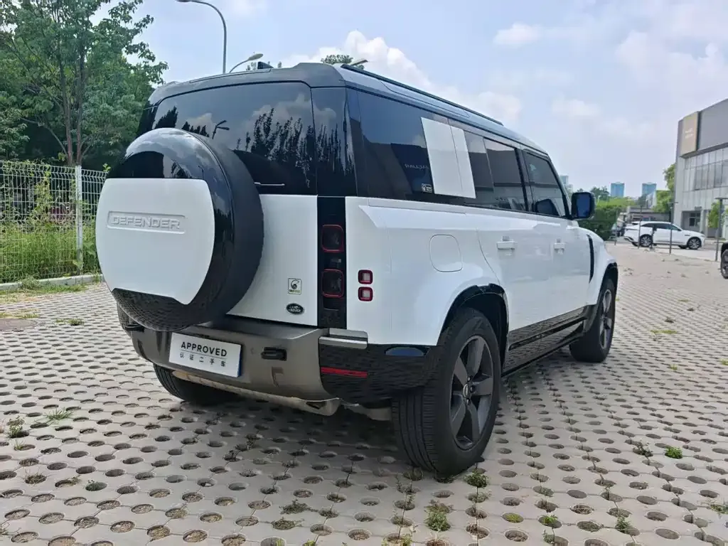 Land Rover Defender — фото 10
