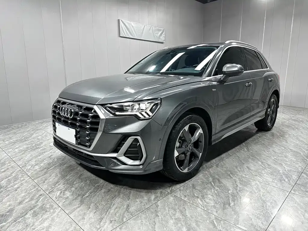 Audi Q3 — фото 1