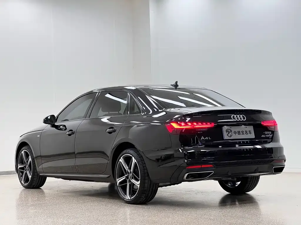 Audi A4L — фото 5