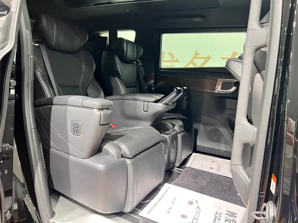 Toyota Vellfire — фото 7