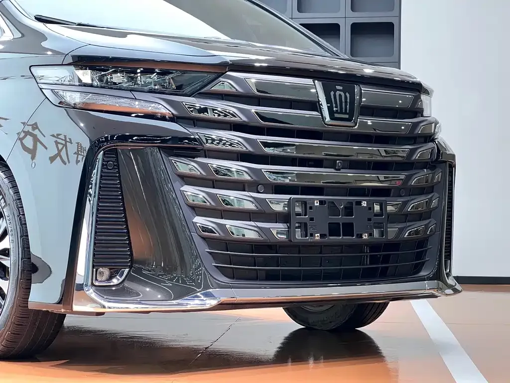 Toyota Vellfire — фото 4
