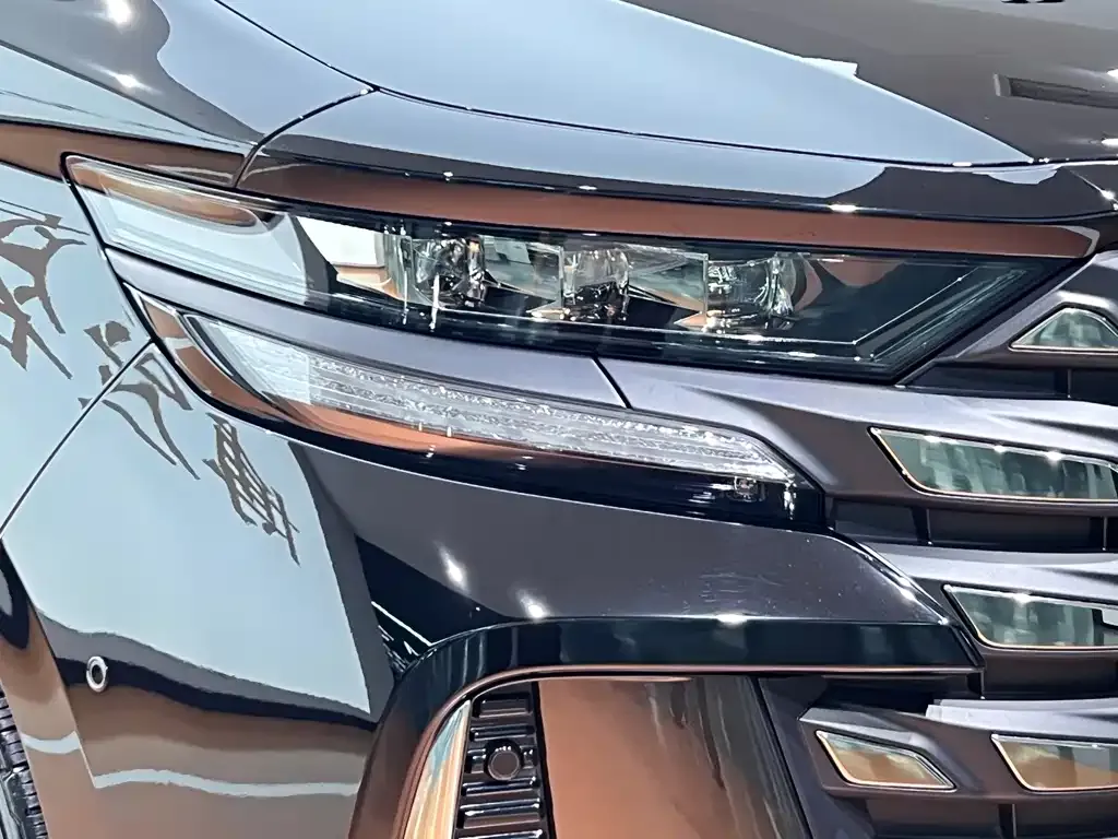 Toyota Vellfire — фото 9