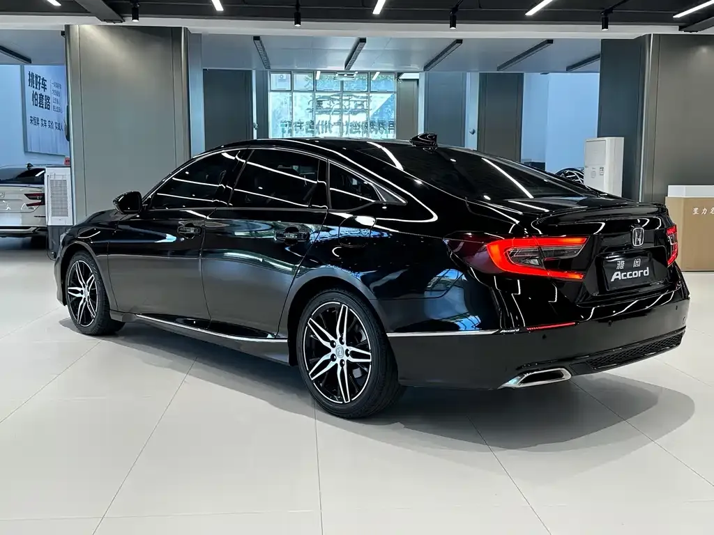 Honda Accord — фото 9