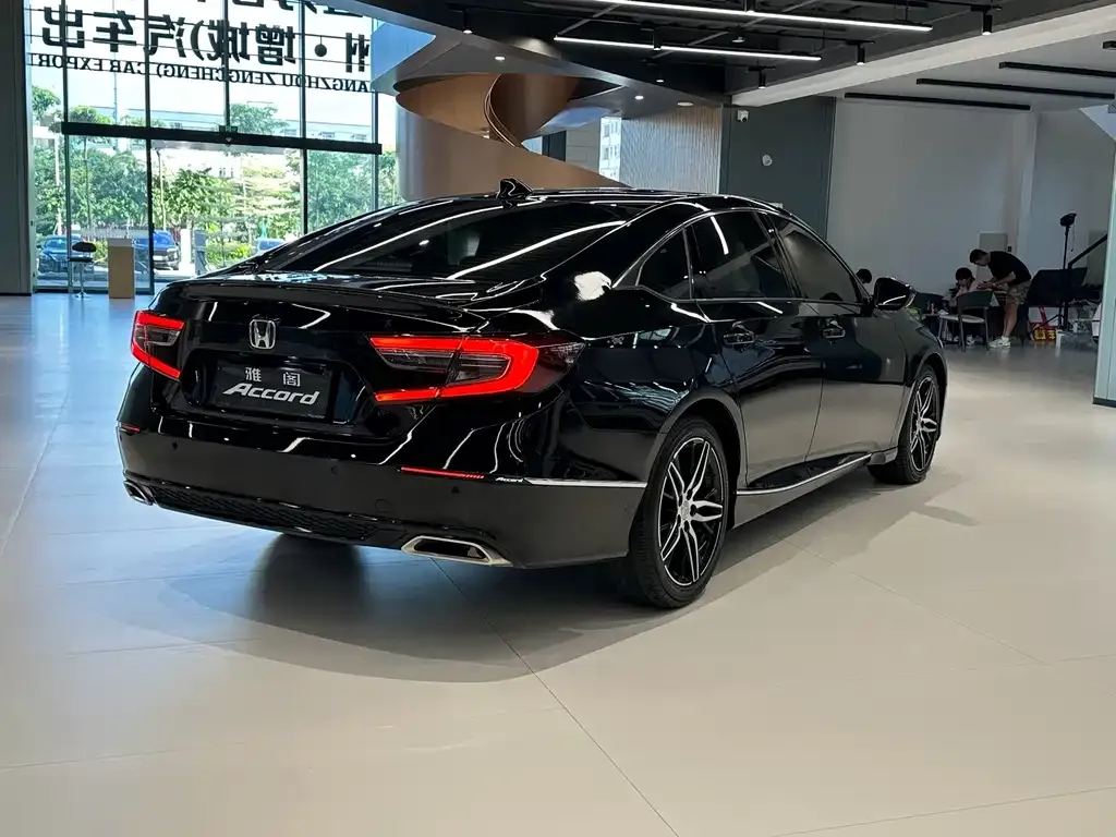Honda Accord — фото 7