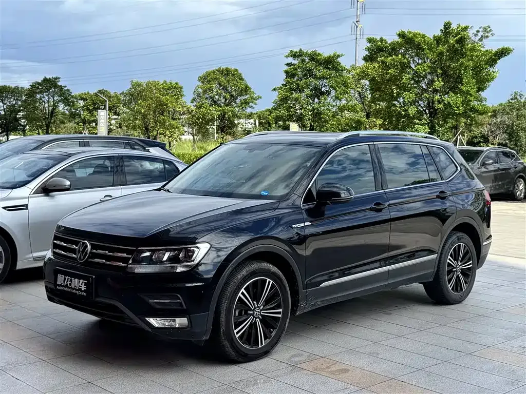 Volkswagen Tiguan L — фото 1