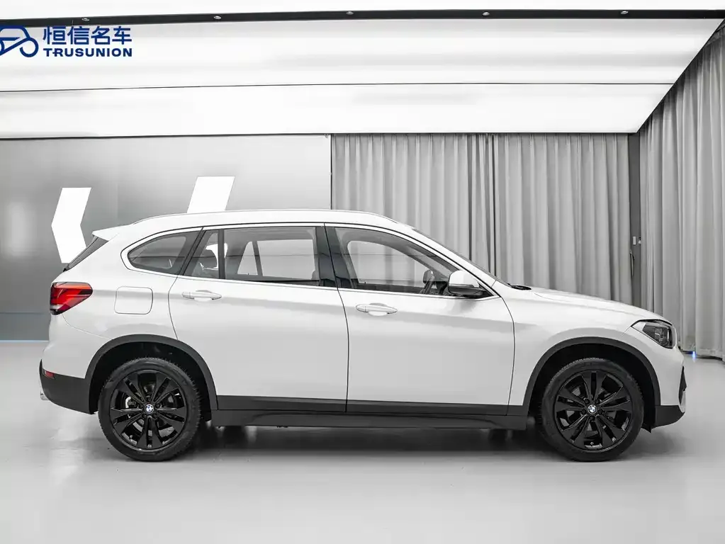 BMW X1 — фото 9
