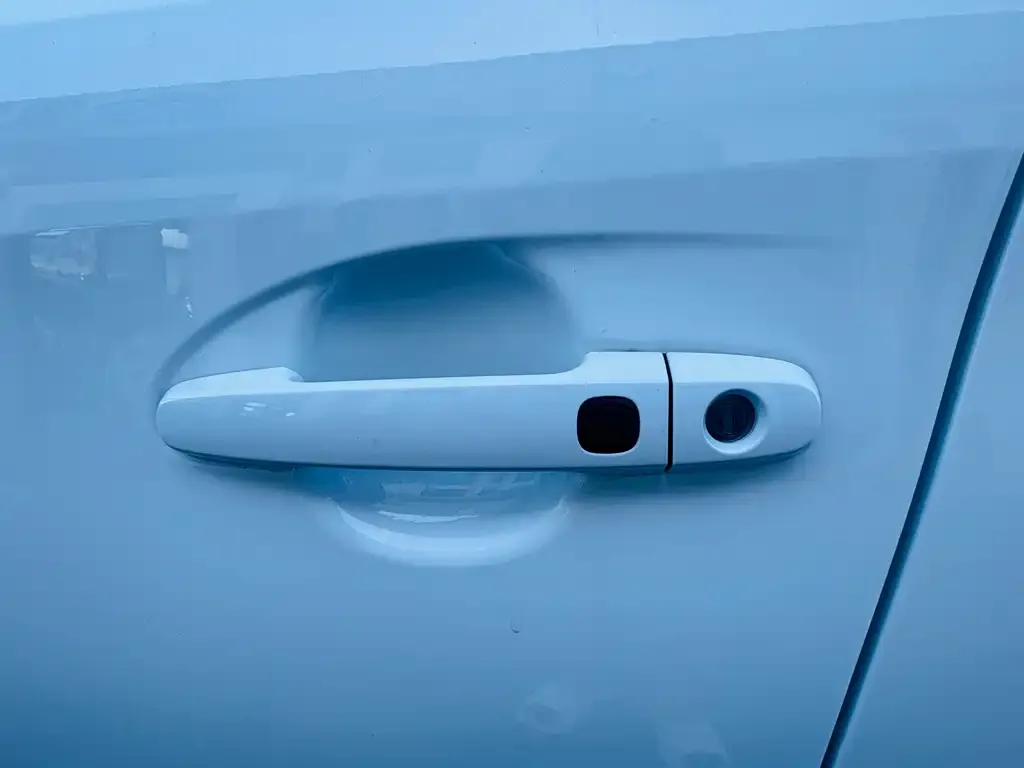 Toyota Yaris L — фото 3