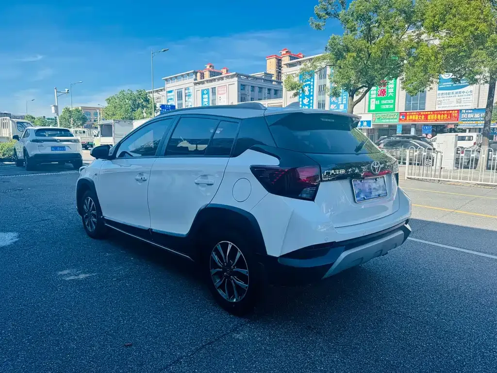 Toyota Yaris L — фото 9