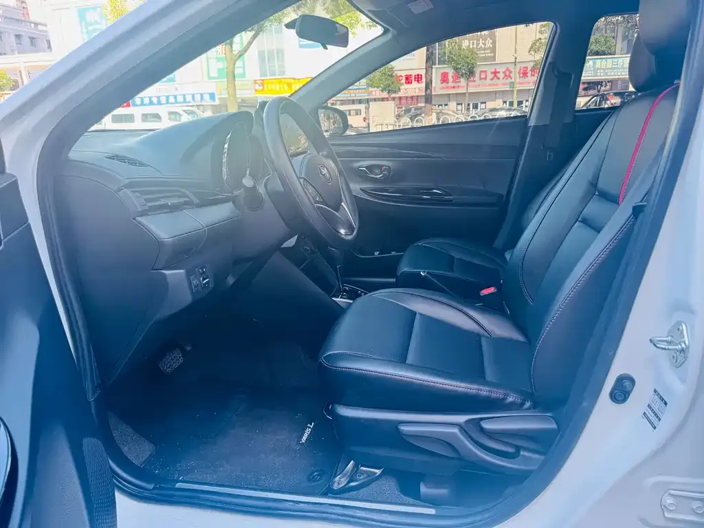Toyota Yaris L — фото 6