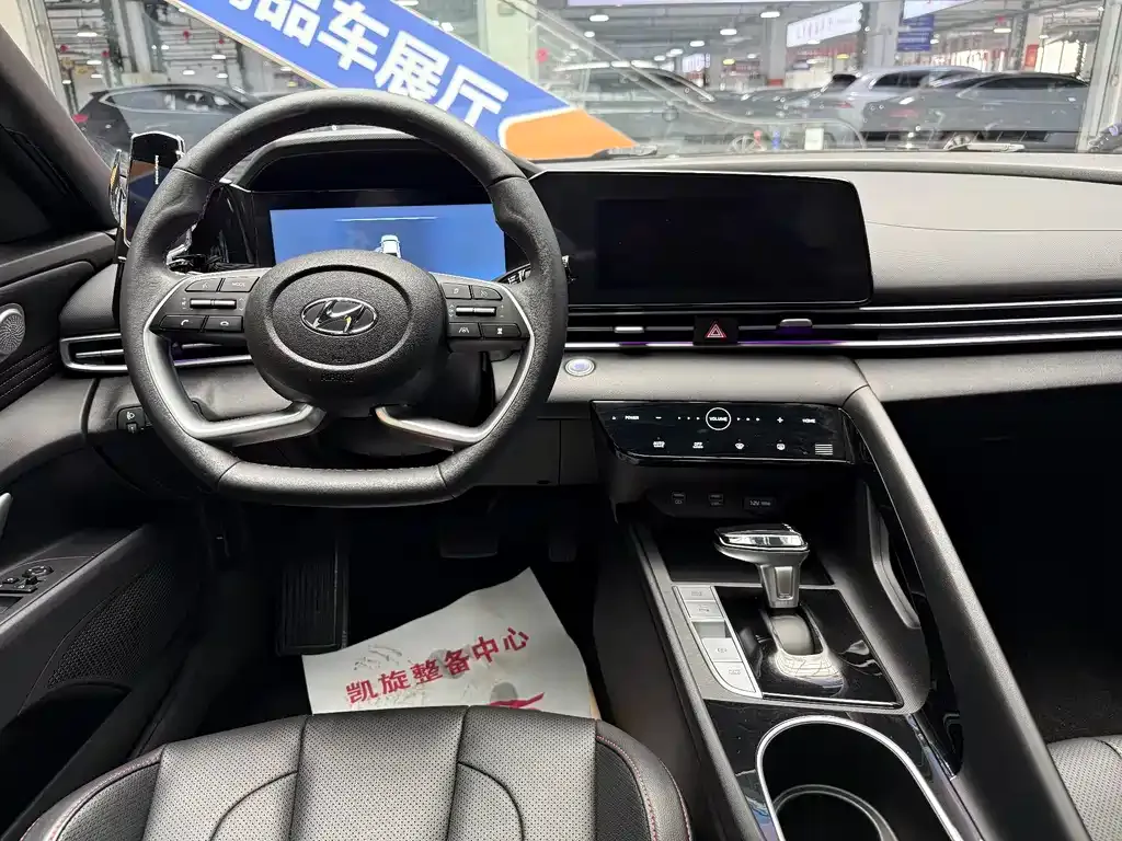 Hyundai Elantra — фото 3
