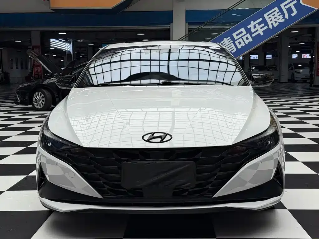 Hyundai Elantra — фото 2