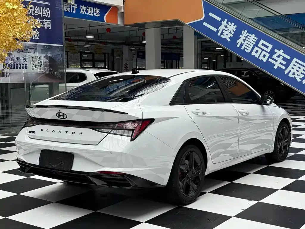 Hyundai Elantra — фото 10
