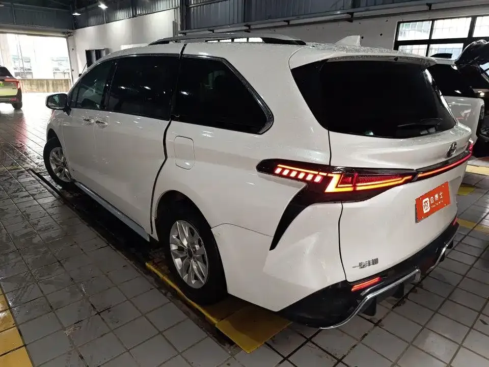 Toyota Granvia — фото 5