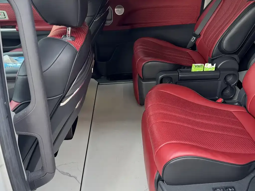 Toyota Granvia — фото 4