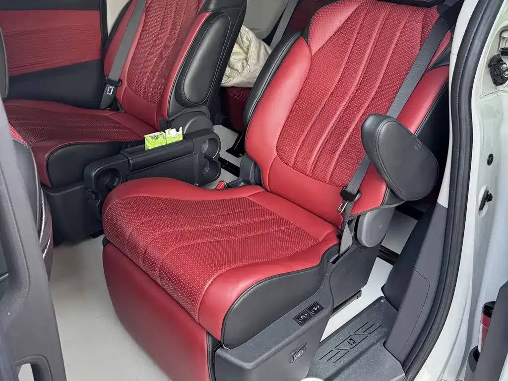 Toyota Granvia — фото 6