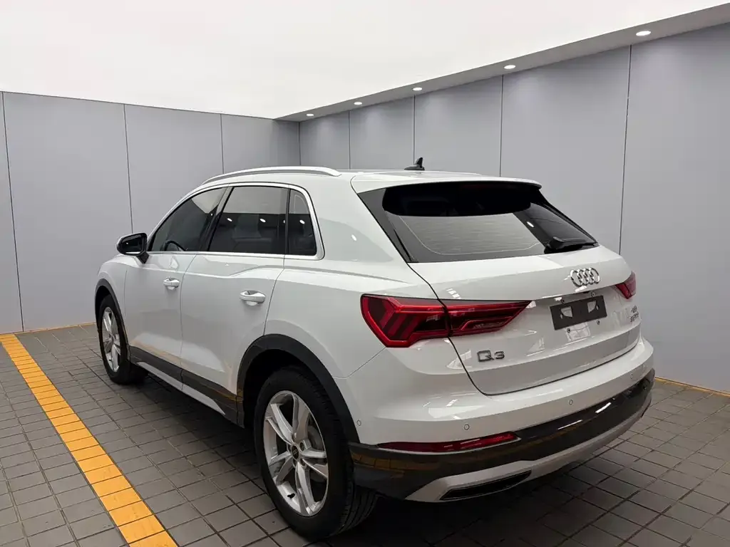 Audi Q3 — фото 9