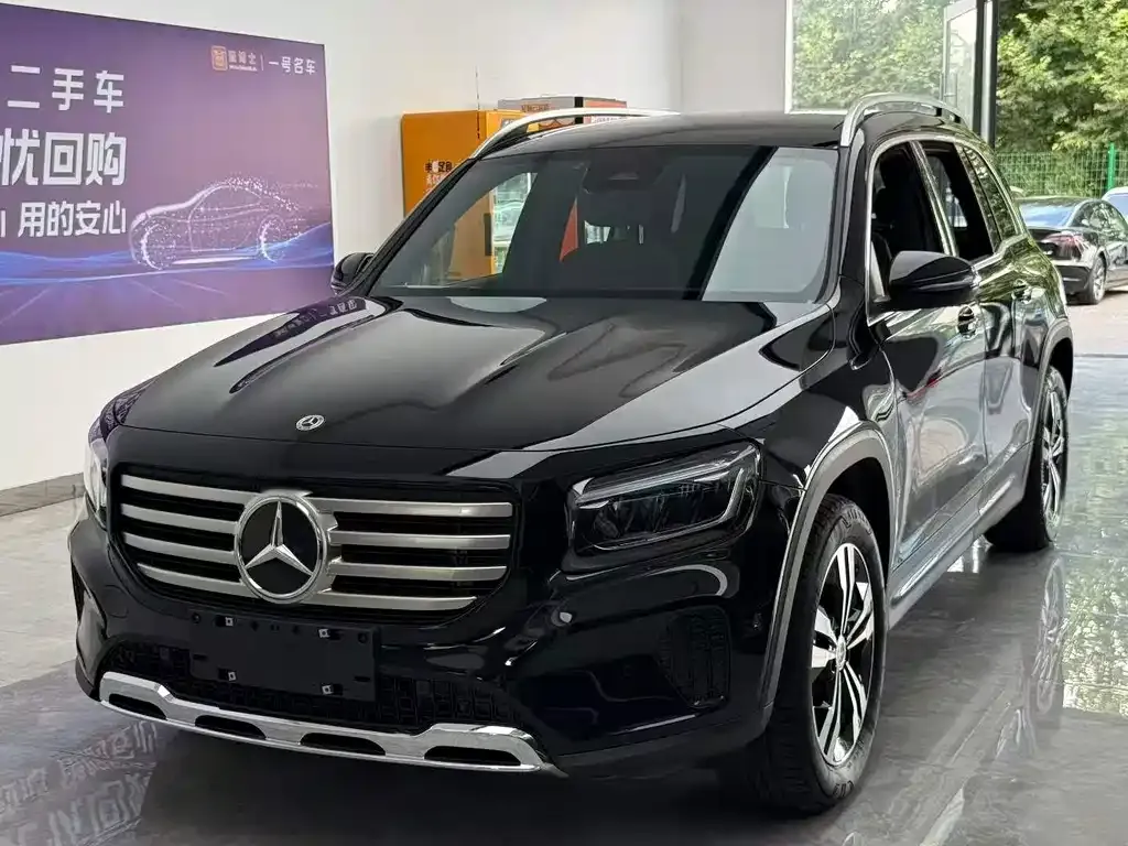 Mercedes-Benz GLB — фото 1
