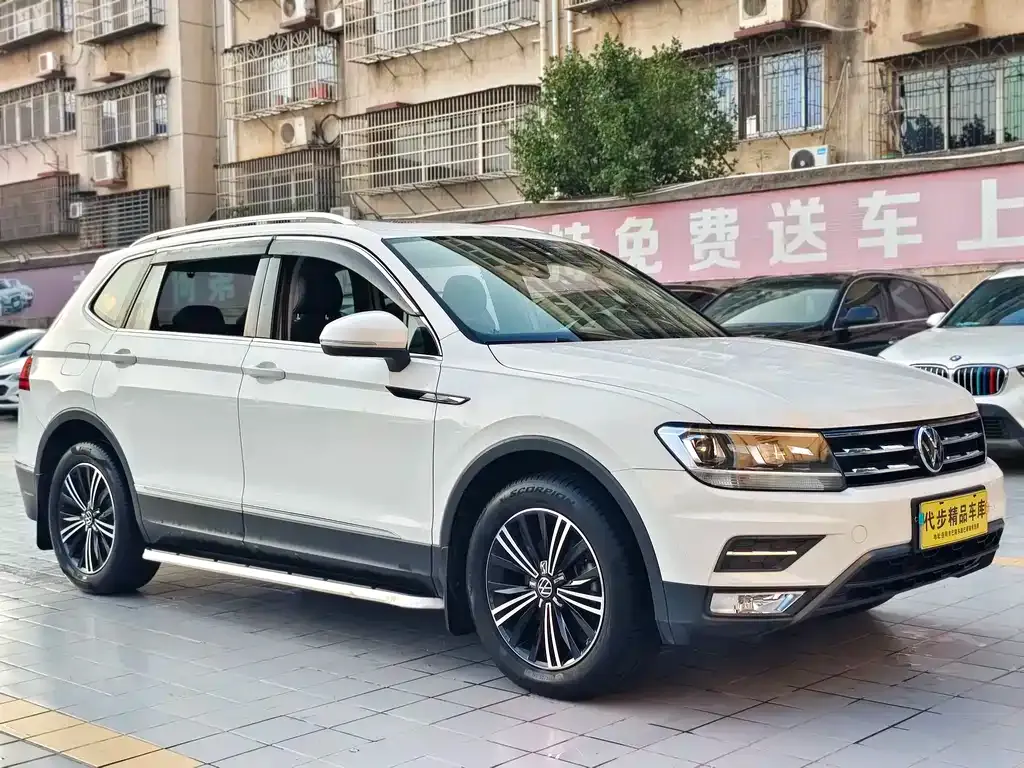 Volkswagen Tiguan L — фото 8