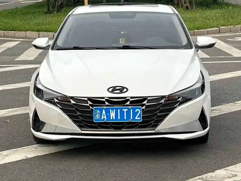 Hyundai Elantra — фото 10