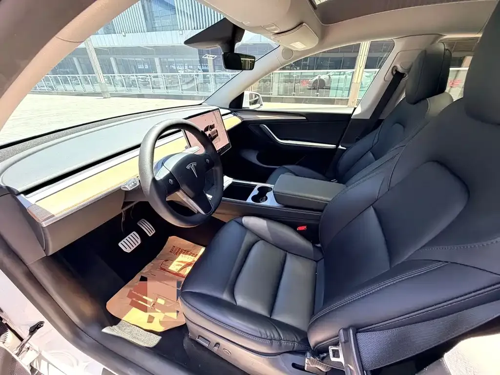 Tesla Model Y — фото 7