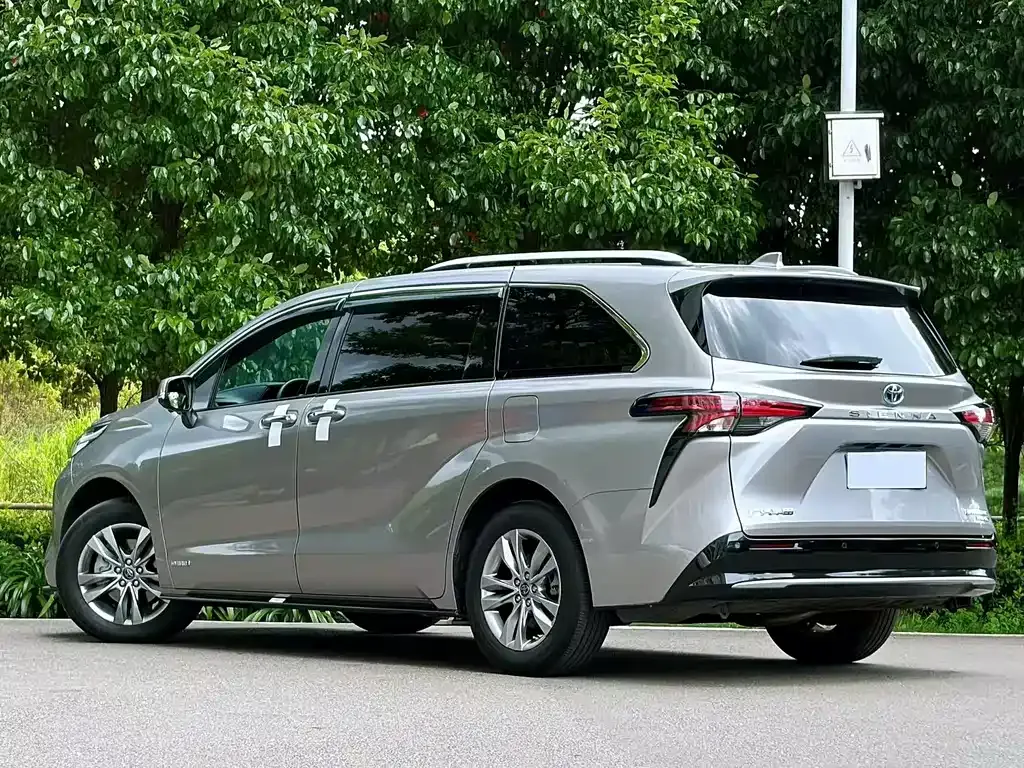 Toyota Sienna — фото 10