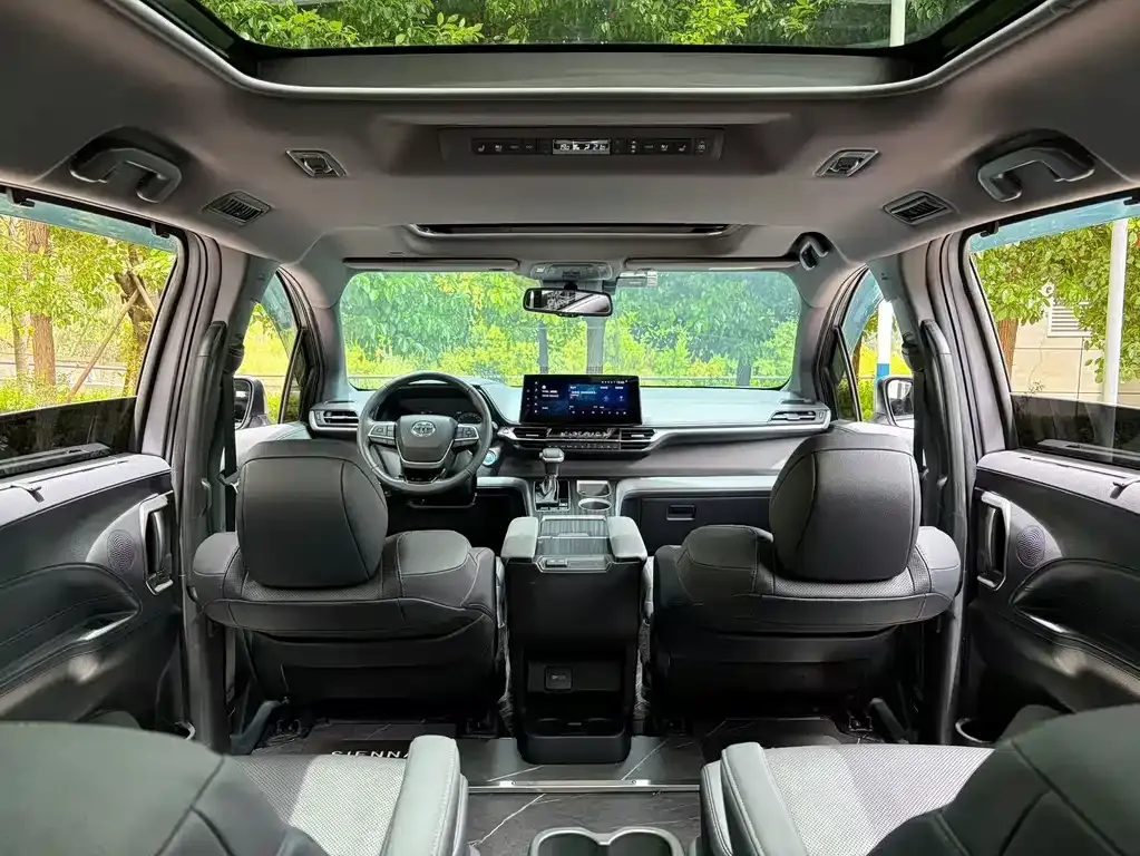 Toyota Sienna — фото 4