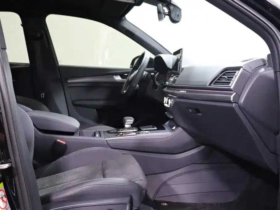 Audi Q5L Sportback — фото 5