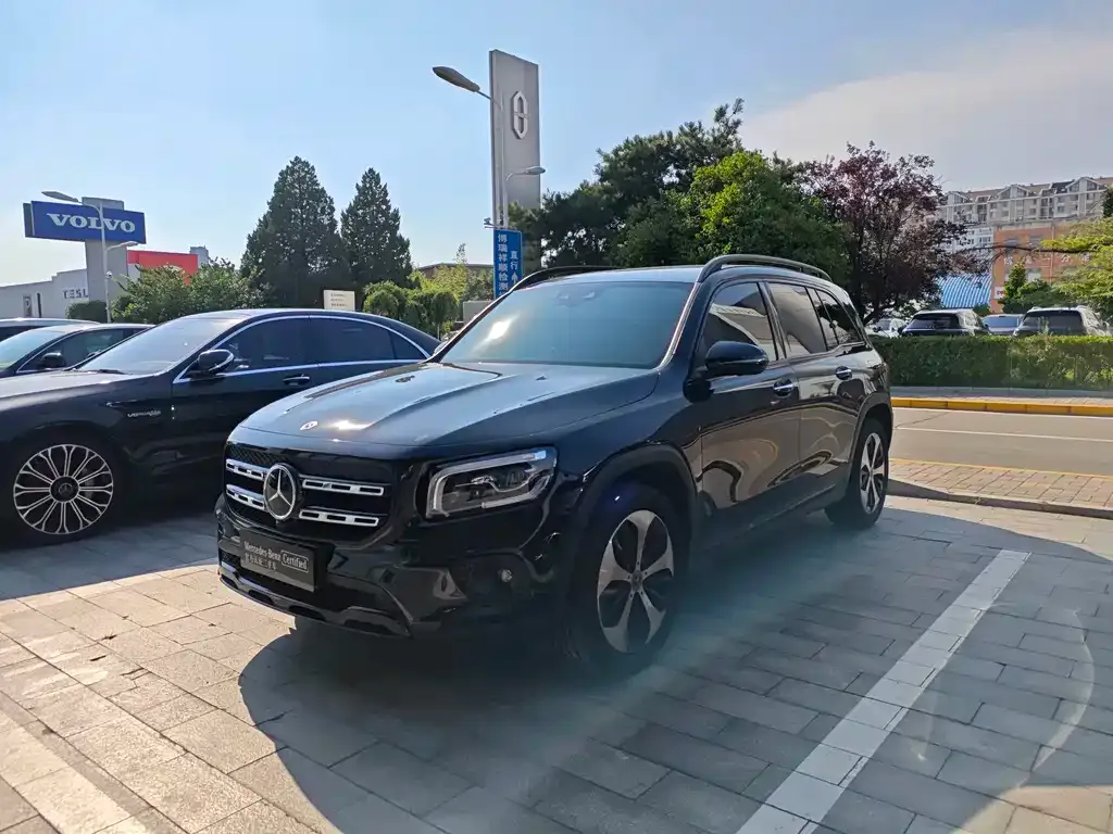 Mercedes-Benz GLB — фото 1