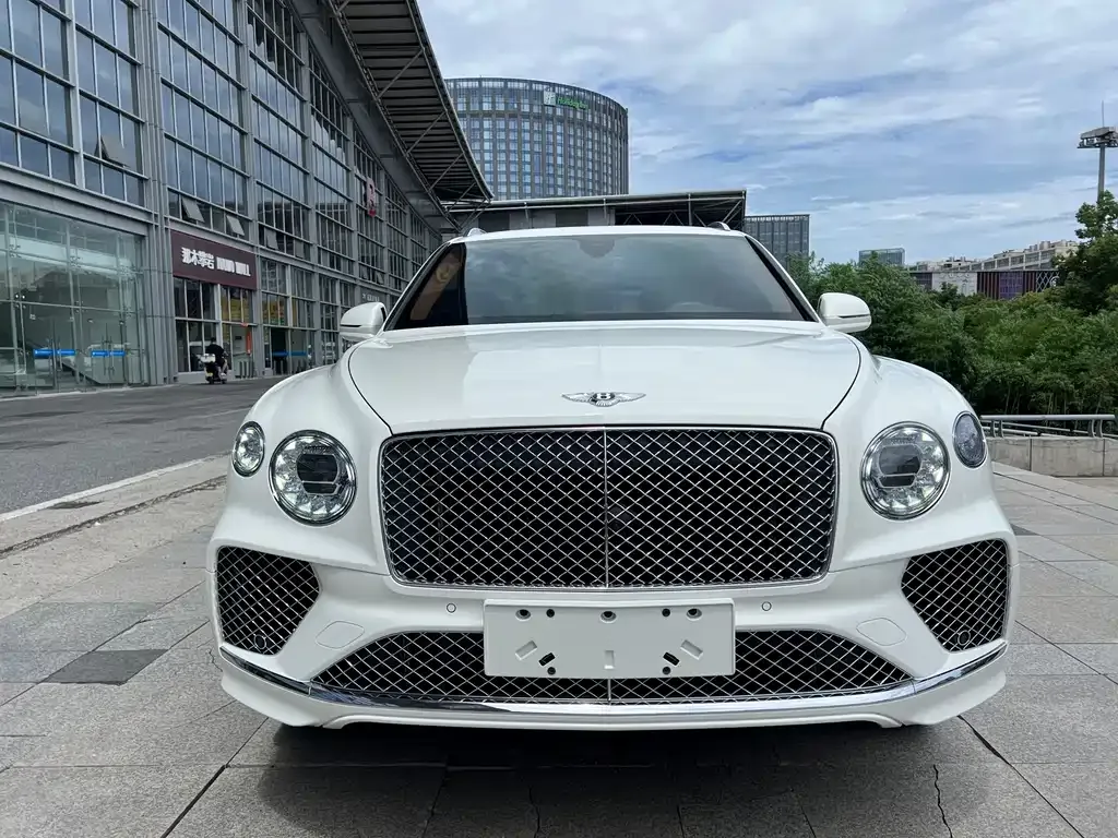 Bentley Bentayga — фото 1