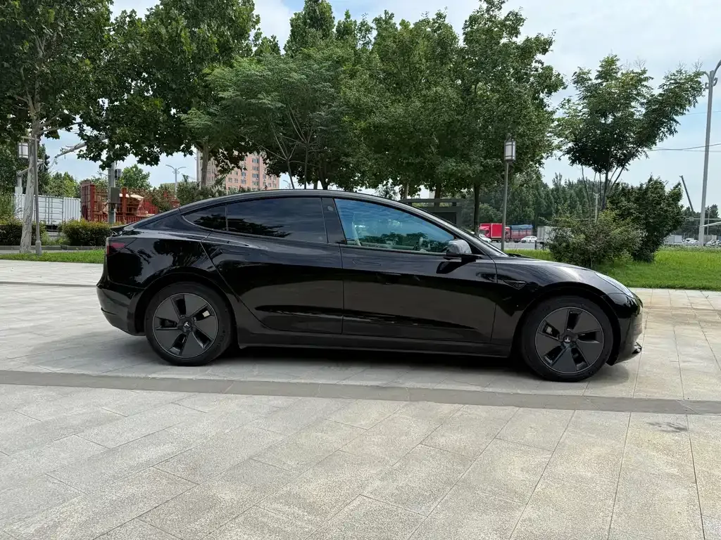 Tesla Model 3 — фото 10