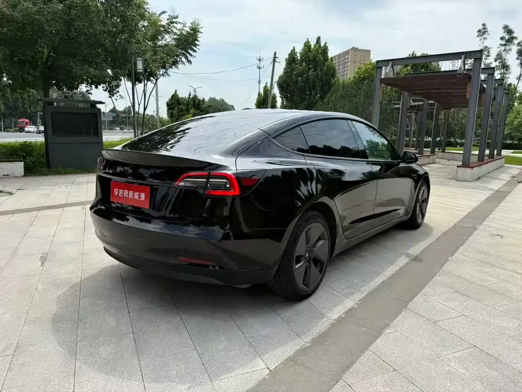Tesla Model 3 — фото 4