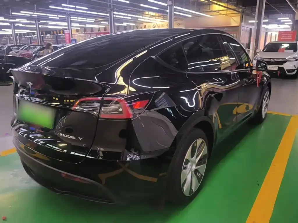 Tesla Model Y — фото 2