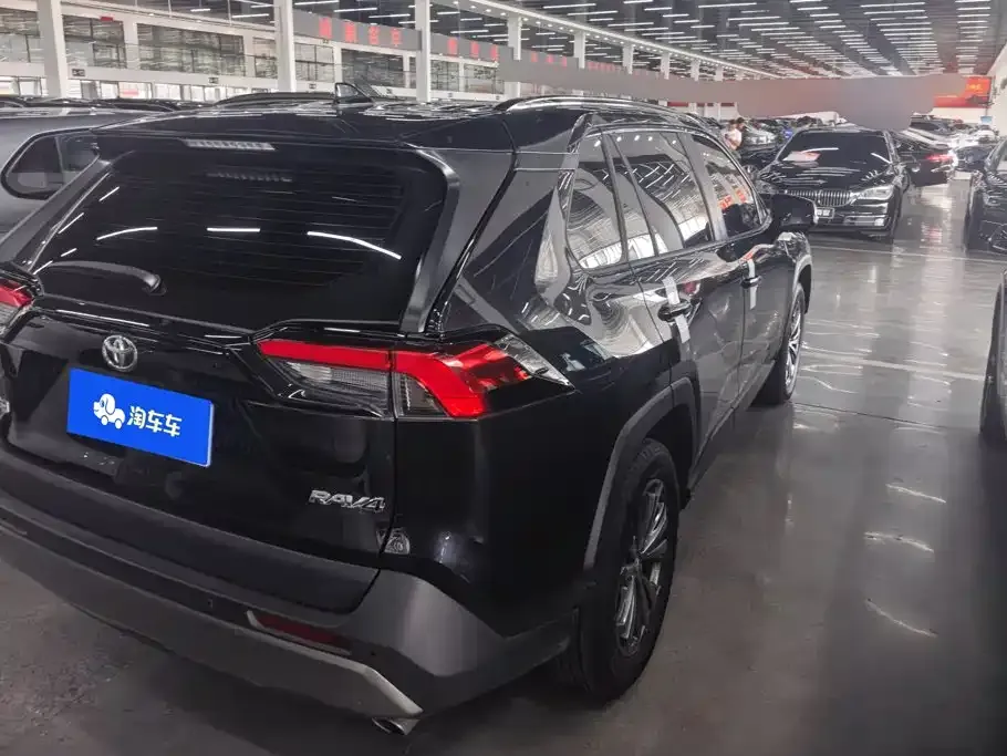 Toyota RAV4 — фото 10