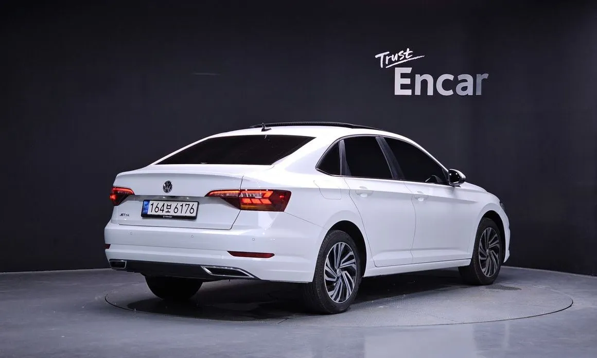 Volkswagen Jetta — фото 4