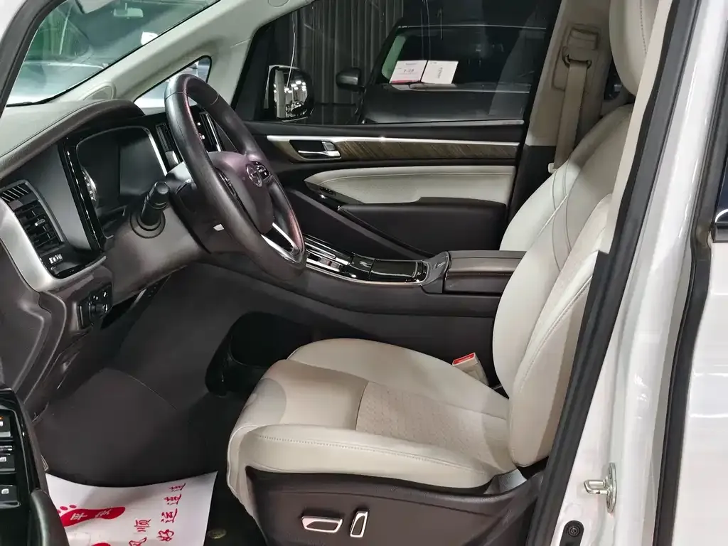 GAC Motor Trumpchi M8 — фото 10