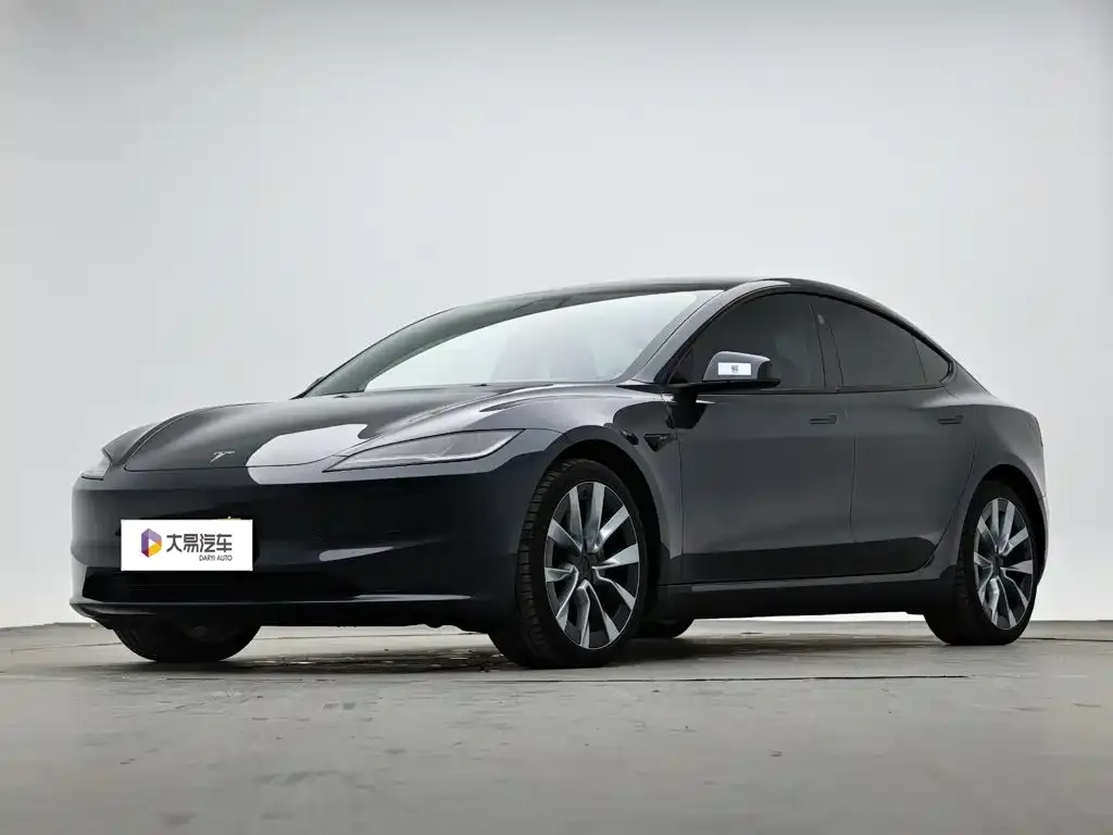 Tesla Model 3 — фото 1