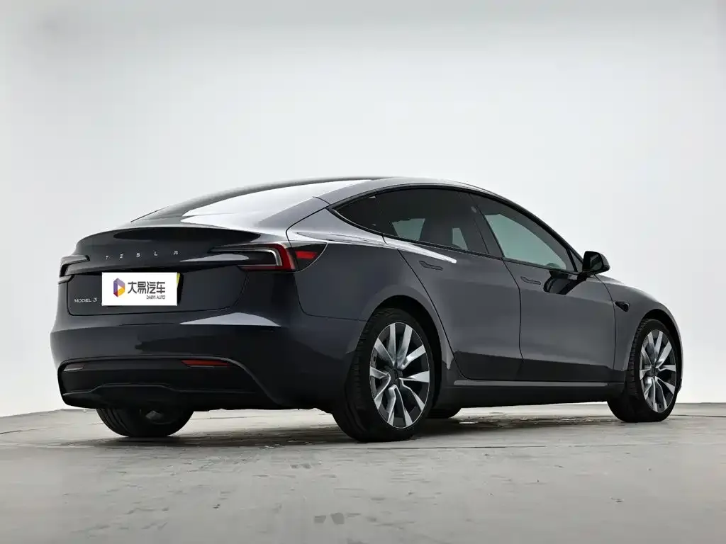 Tesla Model 3 — фото 4