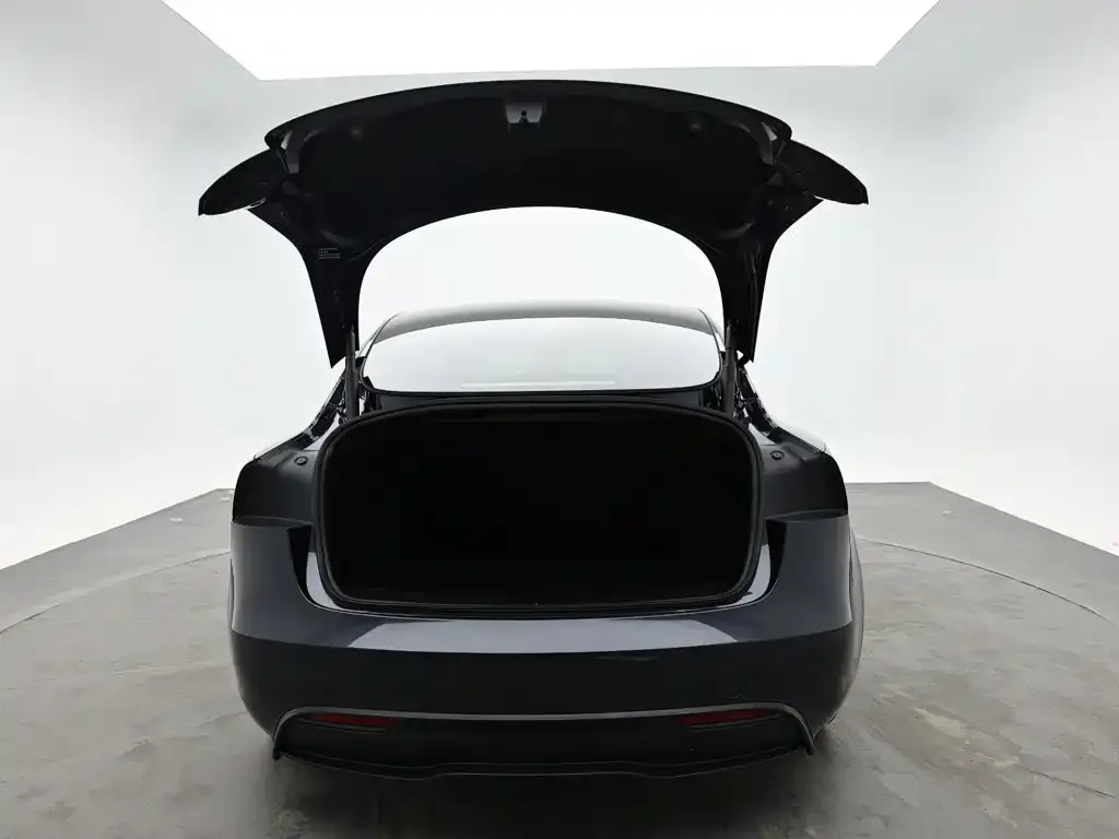Tesla Model 3 — фото 7