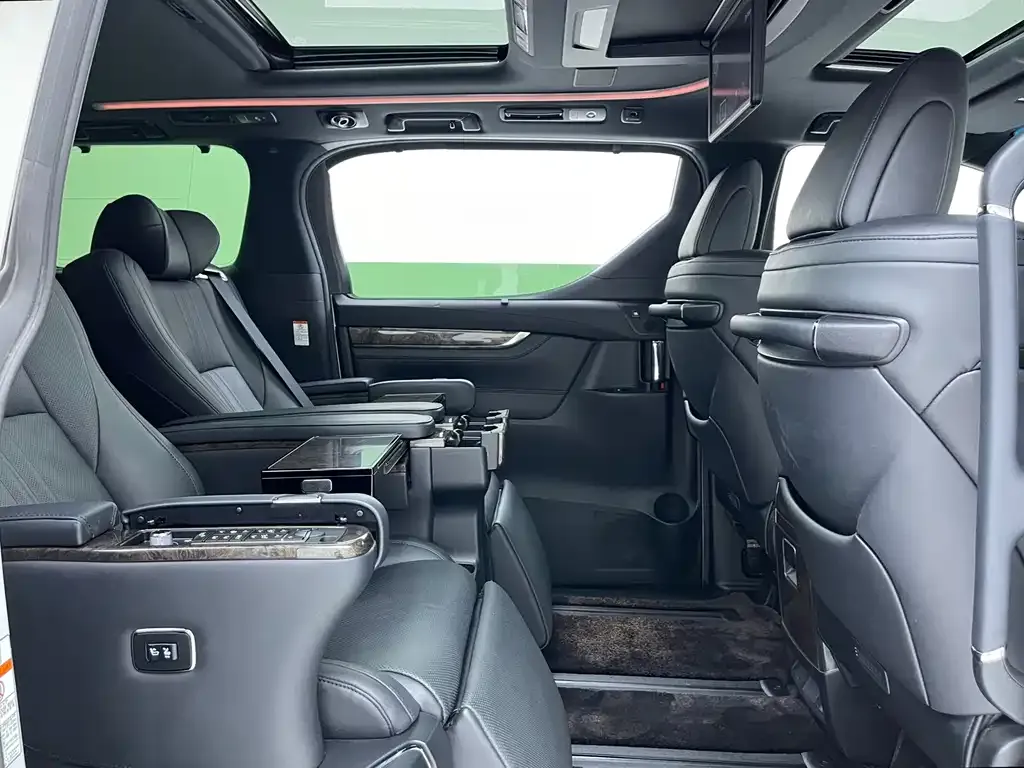 Toyota Vellfire — фото 7
