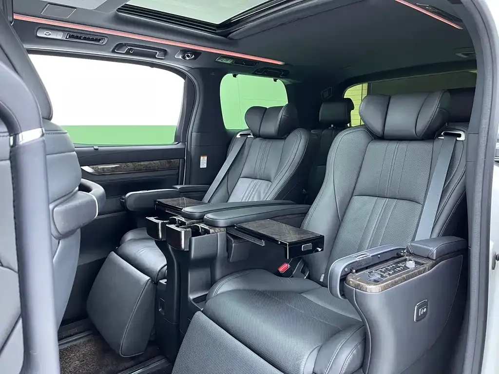 Toyota Vellfire — фото 10