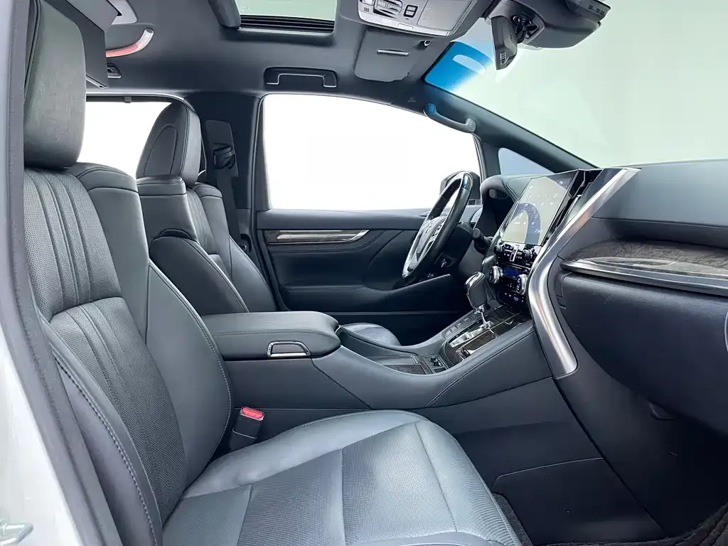 Toyota Vellfire — фото 8