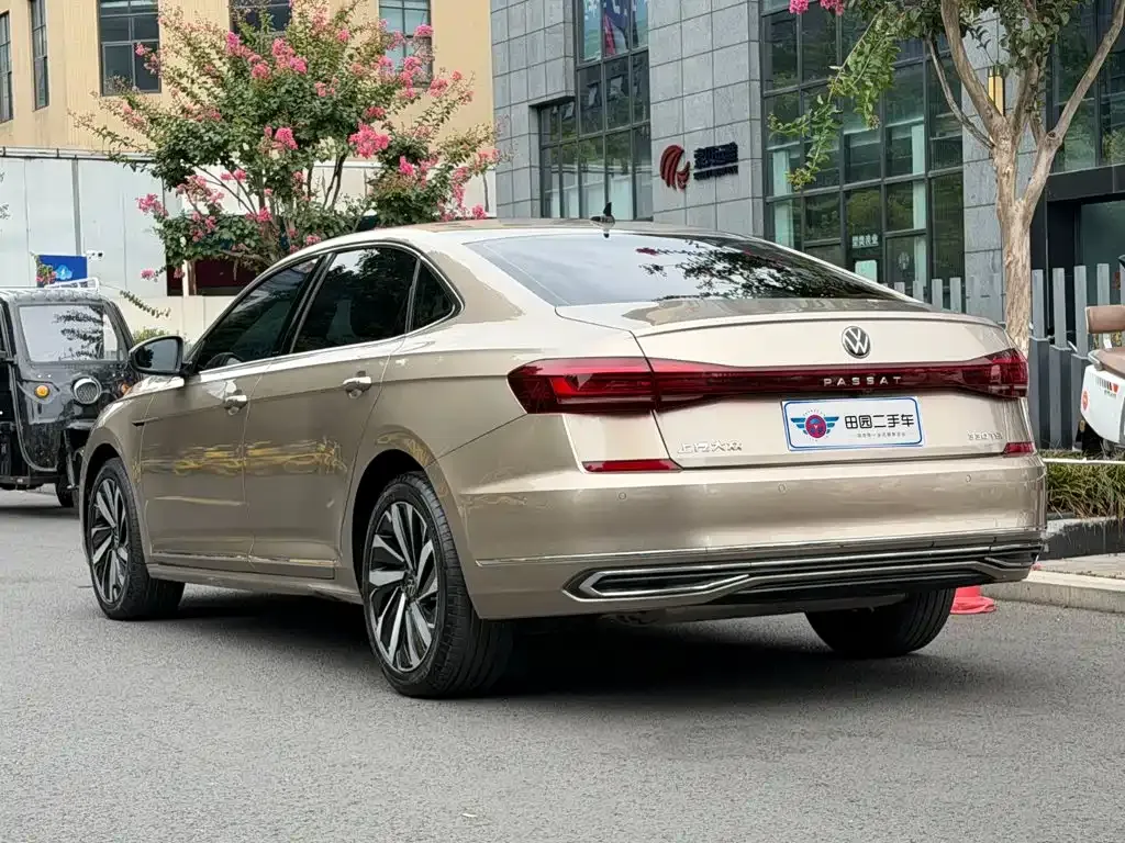Volkswagen Passat — фото 10