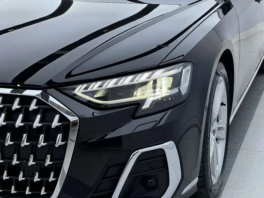 Audi A8 — фото 7