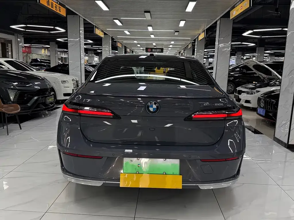 BMW i7 — фото 7